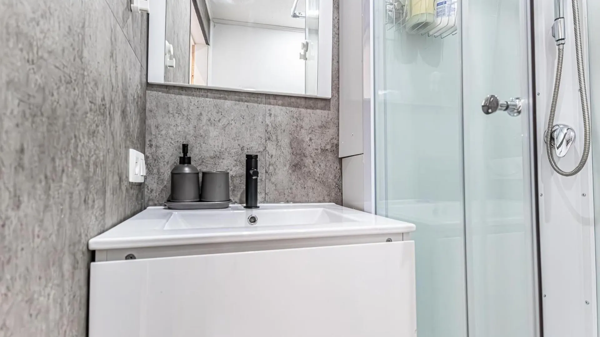 3 Stylish Studios At A Great Location In Gent Apartment